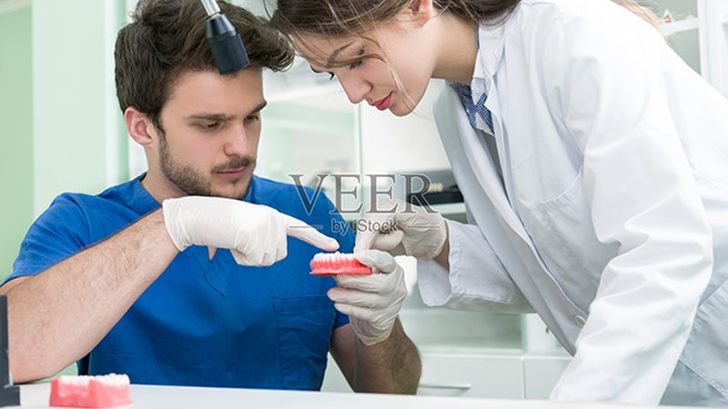 口腔诊所与牙科门诊，牙齿矫正哪家强？**