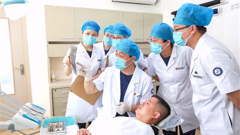 烤瓷牙套与全瓷牙套：价格差异背后的技术秘密